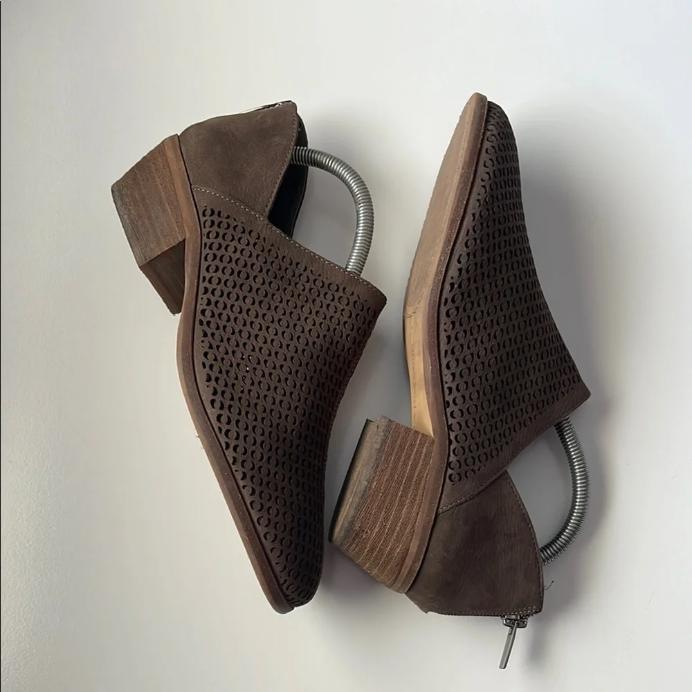 Vince Camuto Women’s Brown Shoes - Picture 2 of 5